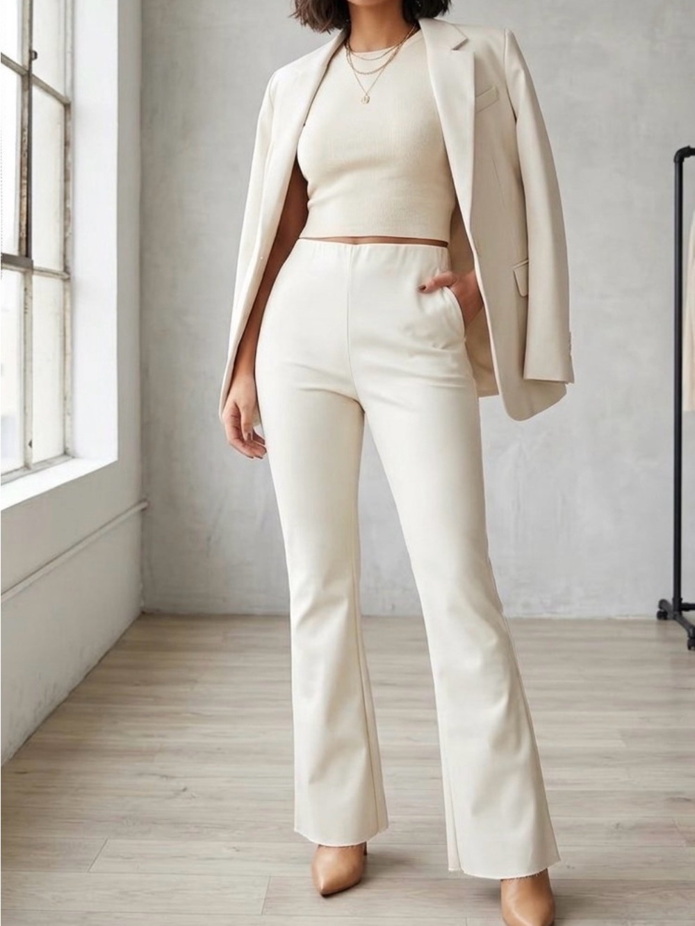 NWT Forever 21 White Faux Leather Flare Pants - Size XL #515